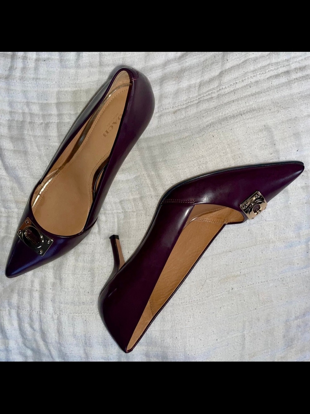 Coach Pointed-Toe Leather Pumps in Burgundy with Gold Plaque US 8 - Picture 5 of 11